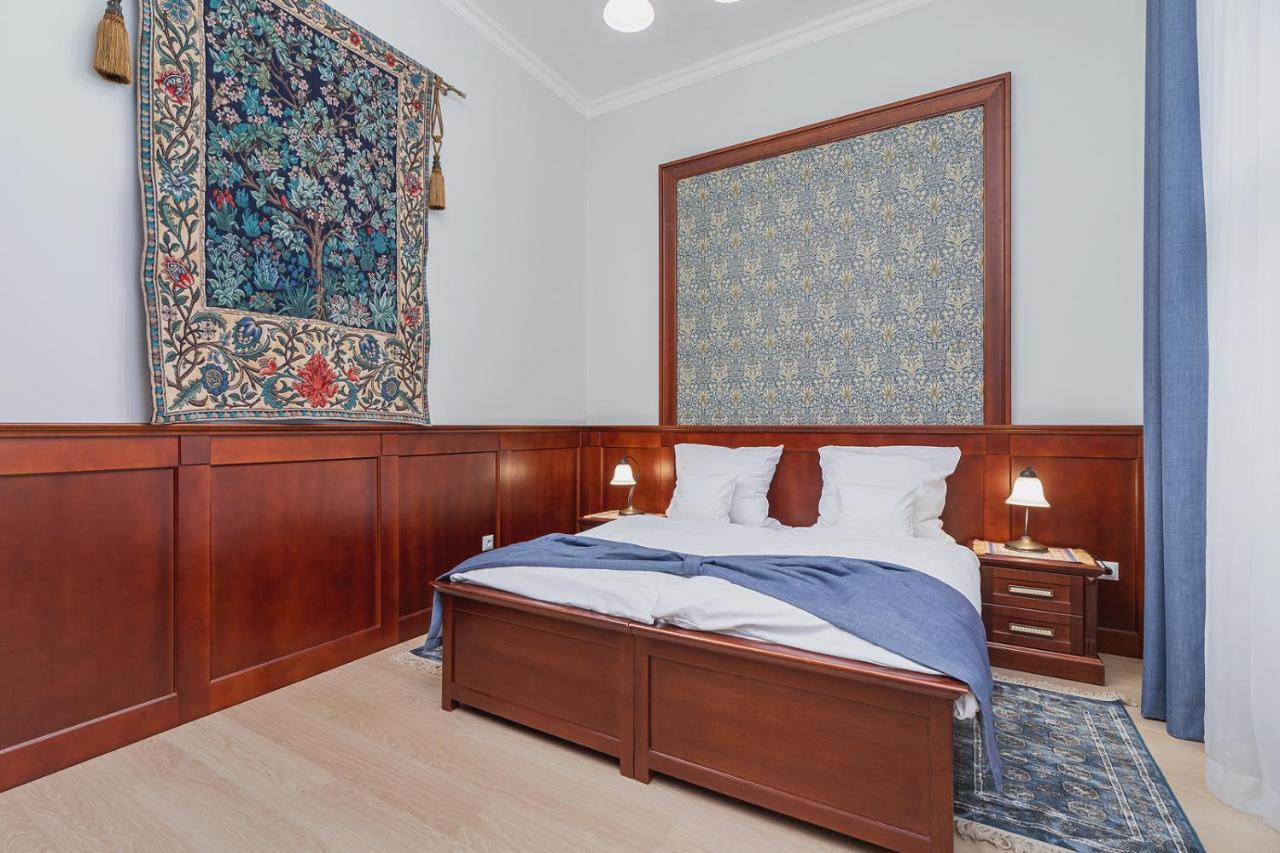 Elegant Hotel apartamentowy 2*