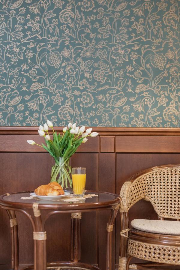 Elegant Hotel apartamentowy 2*