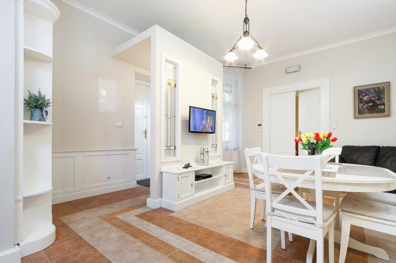 Elegant Hotel apartamentowy 2*